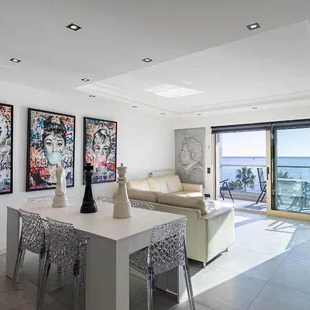 Ref 1962 - Seafront - 5mins To The Palais Des Festivals *