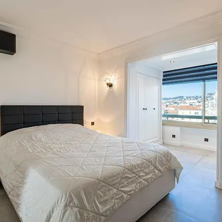 Ref 1962 - Seafront - 5mins To The Palais Des Festivals * Cannes