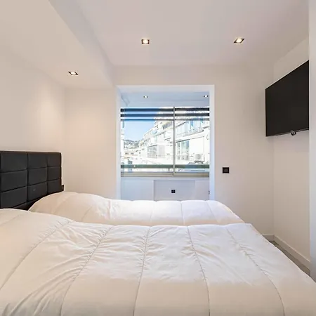 Ref 1962 - Seafront - 5mins To The Palais Des Festivals Cannes
