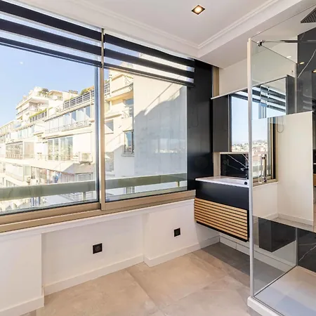 Ref 1962 - Seafront - 5mins To The Palais Des Festivals * Cannes