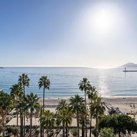 Ref 1962 - Seafront - 5mins To The Palais Des Festivals *